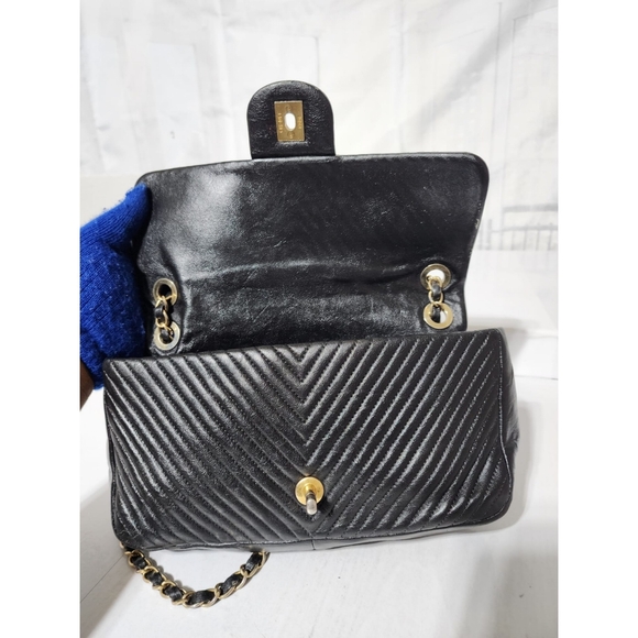 CHANEL Calfskin Chevron Quilted Medium Surpique Flap Shoulder Bag Black - Picture 15 of 16